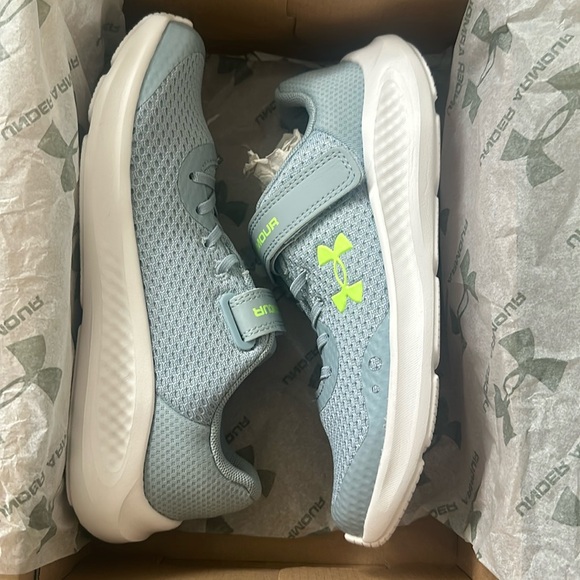 Under Armour Shoes - Picture 1 of 4